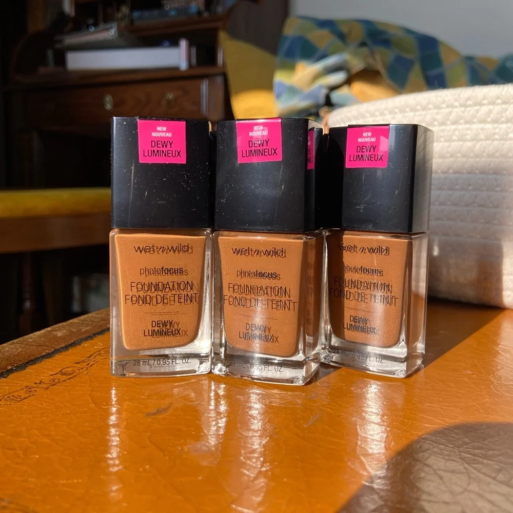 LOT OF 5 - Brand New Unopened Wet n Wild Foundation - Picture 6 of 6